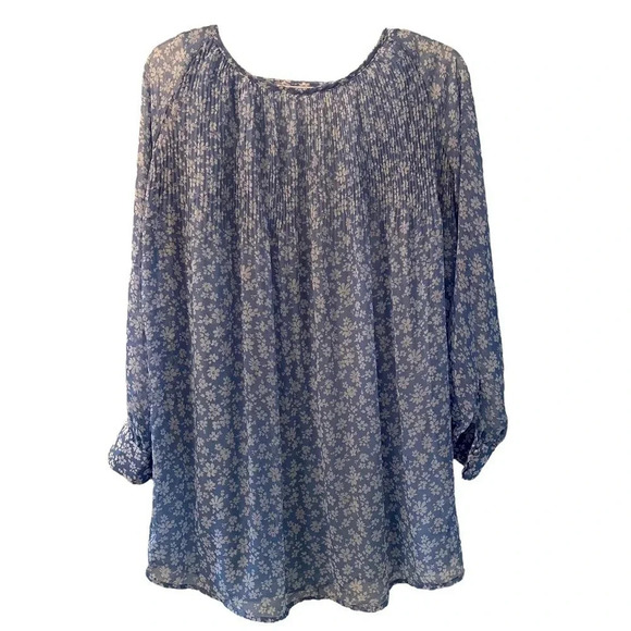Kimchi Blue Tops - Urban Outfitters Kimchi Blue XS blue and white floral top.